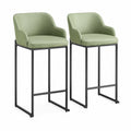 Pack de 2 taburetes de bar con brazos asiento tapizado en PU verde salvia estructura de acero negro forma rectangular 48 cm x 50 cm x 105 cm